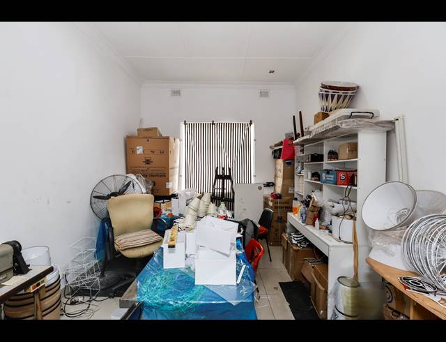 500M² BUILDING FOR SALE IN WINDERMERE